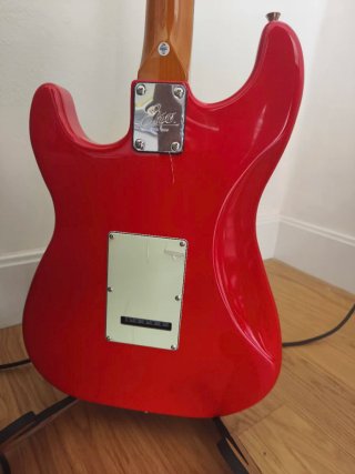 Guitarra EKO ST-300. A estrenar