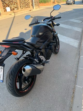 Suzuki GSR 750 Naked Negra mate
