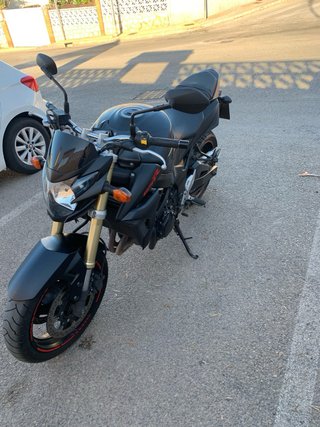 Suzuki GSR 750 Naked Negra mate