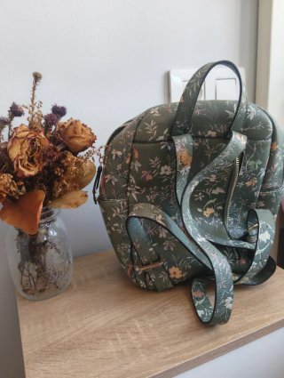 Mochila verde estampado floral