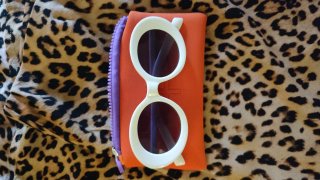Gafas de sol ovaladas blancas