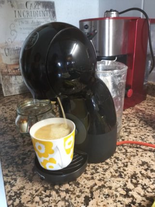 Cafetera Dolce Gusto Negra