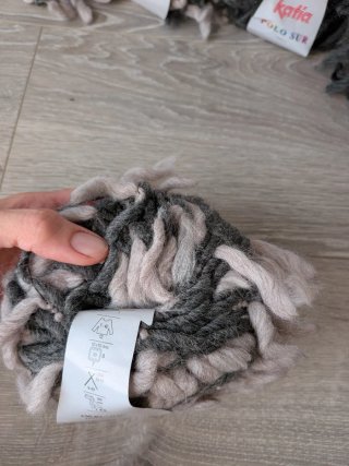 9 ovillos Katia Polo Sur + 2 regalo