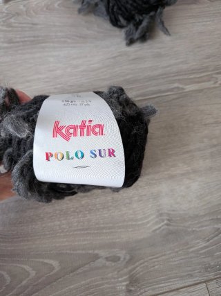 9 ovillos Katia Polo Sur + 2 regalo