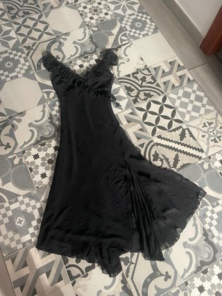 Vestido largo estampado floral y vestido negro