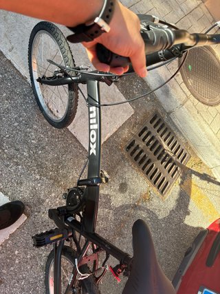 Bicicleta Nilox poco uso pegable por dos lados