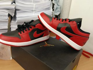 Zapatillas Jordan 1 Low Rojas y Negras