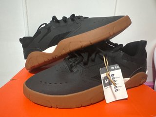 Zapatillas skate negras y marrón talla 40