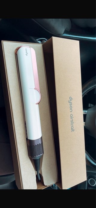 Piastra Dyson Airstrait in bianco e rosa