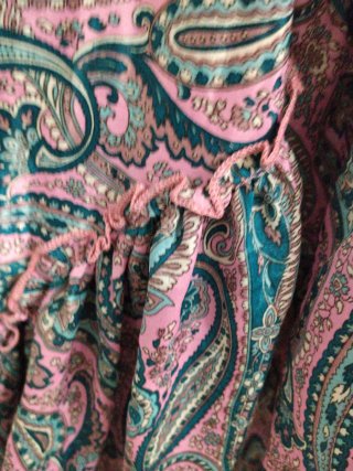Falda larga estampada corta delante larga detras