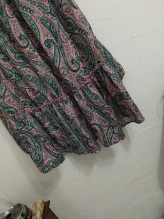 Falda larga estampada corta delante larga detras