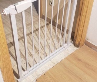 Barrera de seguridad blanca para escaleras