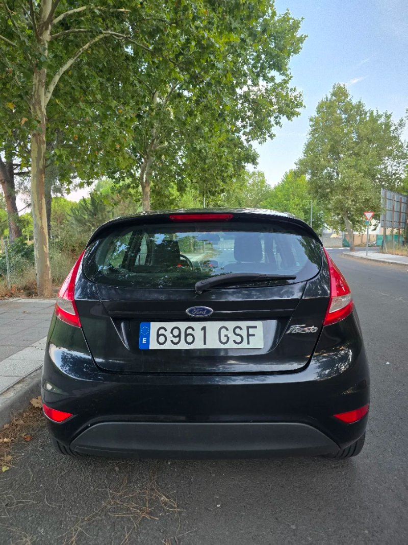 Ford Fiesta 2010 - foto 1