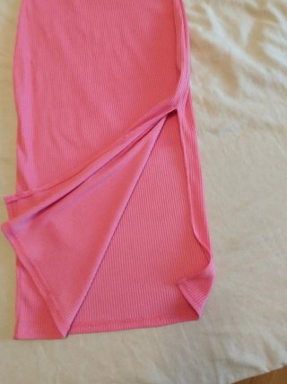 Vestido rosa y neceser rayas