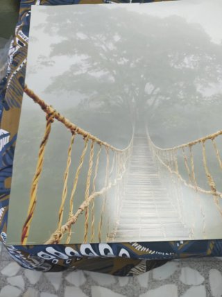 Póster puente colgante de madera