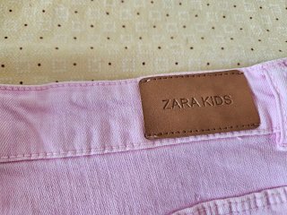 Pantalón corto rosa con encaje