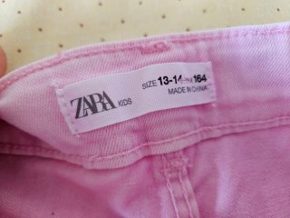 Pantalón corto rosa con encaje