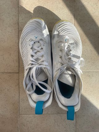 Zapatillas Baloncesto Jordan Blancas y Azules
