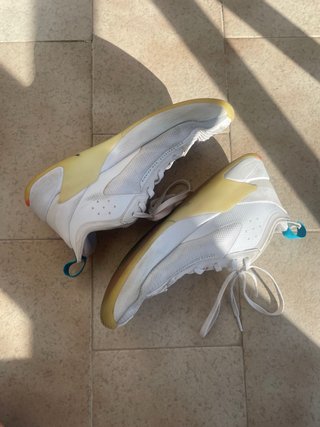 Zapatillas Baloncesto Jordan Blancas y Azules
