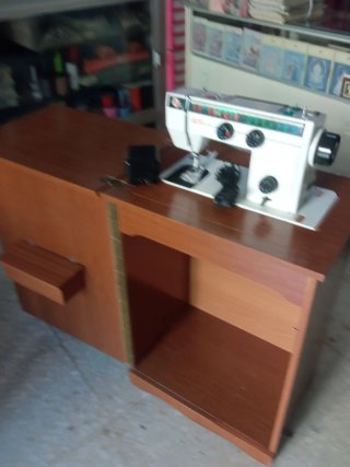 MAQUINA Y MUEBLE NUEVO P.V.P. 195€