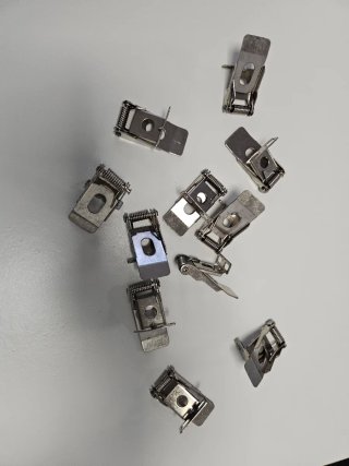 Clip metálico con muelle. 1.000 ud