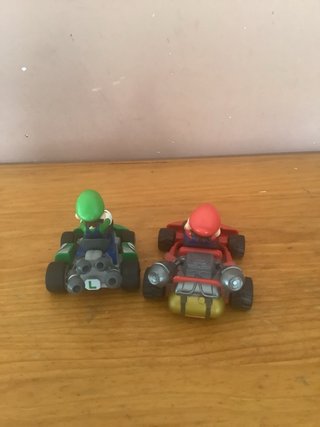 Lote 2 coches Mario Kart juguete