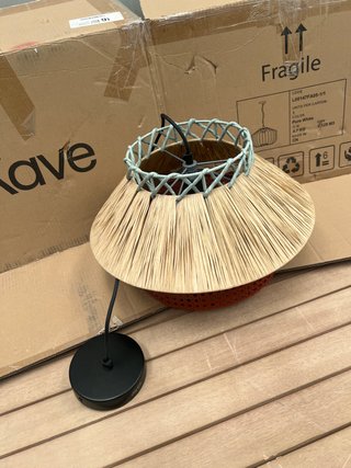 Lampadario Kave Home paglia e rattan