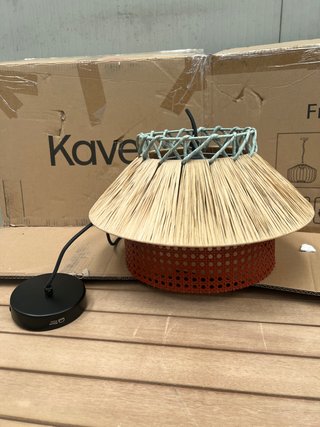 Lampadario Kave Home paglia e rattan