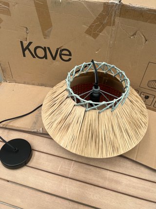 Lampadario Kave Home paglia e rattan