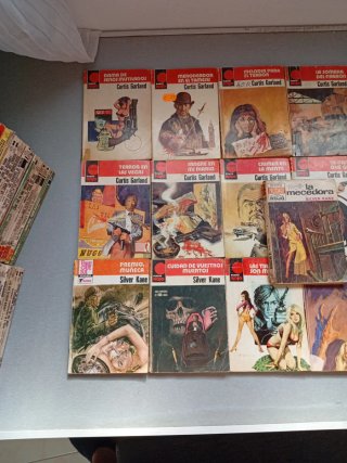 Lote de 70 novelas antiguas bolsilibros policiacas