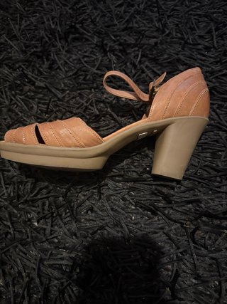 Sandália Disfunctional Shoes Castanha Tamanho 40