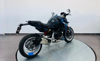 BMW F900R Naked Negra y Azul