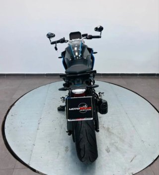 BMW F900R Naked Negra y Azul