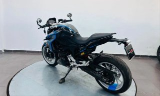 BMW F900R Naked Negra y Azul