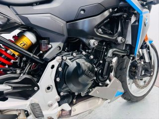 BMW F900R Naked Negra y Azul