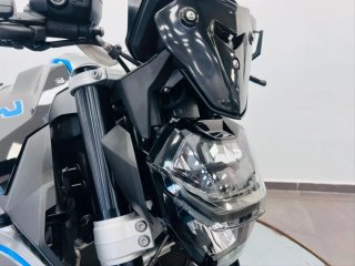 BMW F900R Naked Negra y Azul