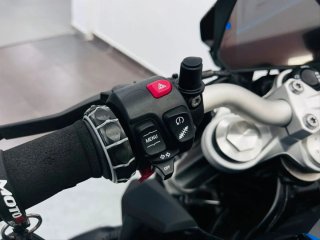 BMW F900R Naked Negra y Azul