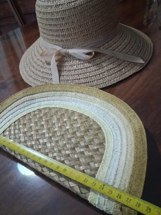 Bolso media luna y sombrero