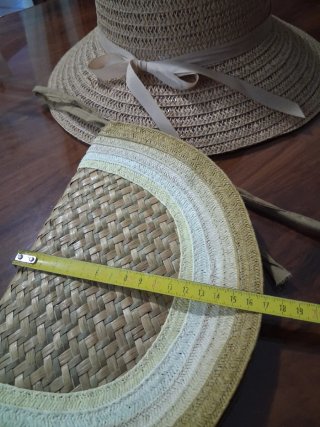 Bolso media luna y sombrero