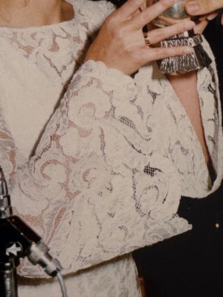 Vestido de Novia Guipur con Velo y cola sirena