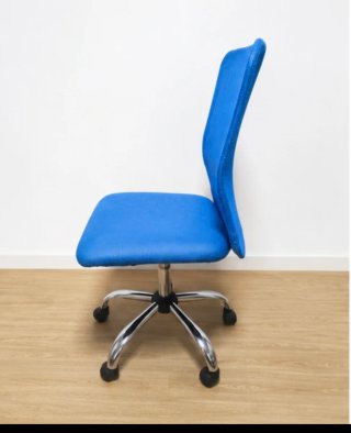 Silla de escritorio azul y plateada