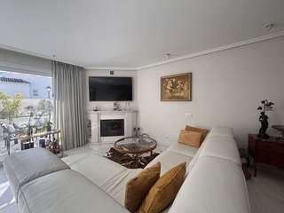 Casa adosada en alquiler en Playa de la Fontanilla en Marbella
