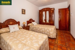 ESTUPENDO PISO BAJO EN LA ZONA DE LEVANTE
