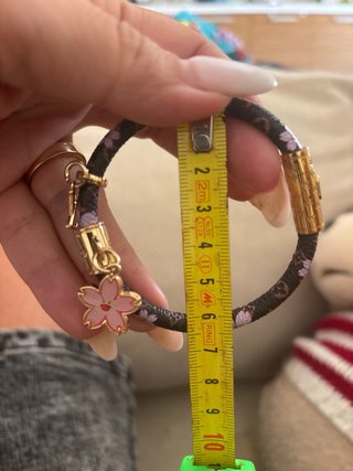 Bracciale Louis Vuitton marrone con fiori