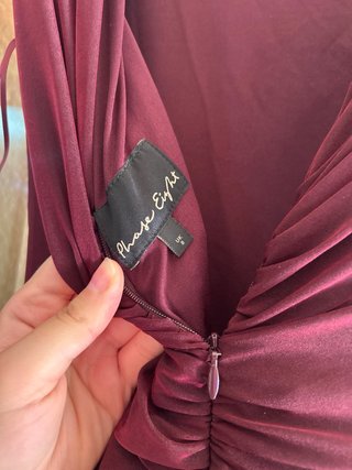 ULTIMA OPORTUNIDAD. Vestido largo elegante vino