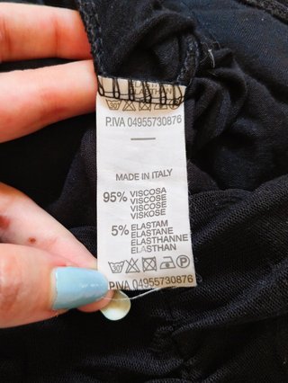 Vestido tul negro asimétrico con cola