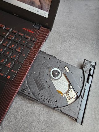 Portátil Asus R510V Negro/rojo