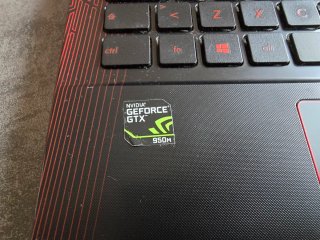 Portátil Asus R510V Negro/rojo