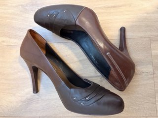 Scarpe Adolfo Domínguez in pelle marrone taglia 40