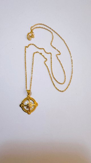 Collana con rosa dei venti in oro 18kt 750